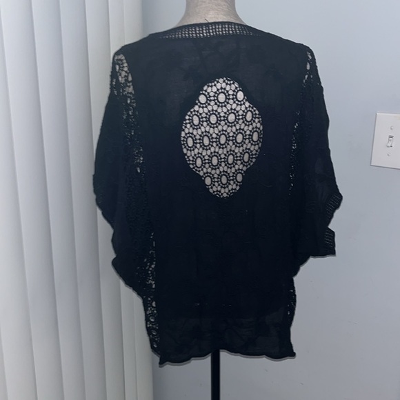 Vince Camuto Embroidered Flowers Sweater. One Size. - Picture 3 of 4